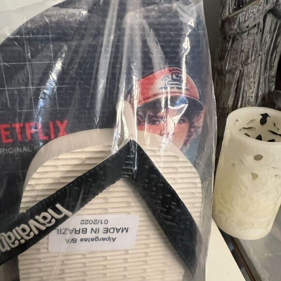Havaianas Stranger Things Thong Flip Flops Size 13 Eur 47/48 Netflix. NWT photo - Picture 6 of 7
